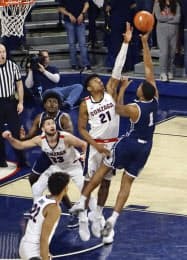 八村が10得点 ゴンザガ大8連勝 米大学バスケ1部 写真 共同 日本経済新聞