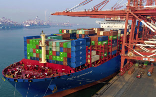 中国は米国製品の輸入拡大を提案している(中国の貿易港)=AP 中国は米国製品の輸入拡大を提案している(中国の貿易港)=AP