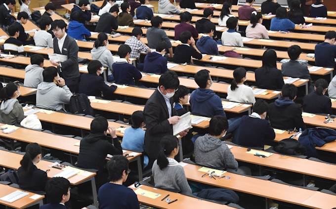 センター試験始まる 文系 情報系が人気 私大は 安全志向 日本経済新聞