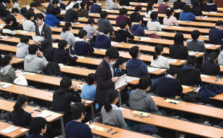 名古屋でもセンター試験始まる 日本経済新聞
