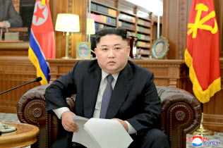 金正恩氏は新年の辞で、米朝交渉について「国際社会から歓迎される結果を目指す」と強調した。(朝鮮中央通信=共同) 金正恩氏は新年の辞で、米朝交渉について「国際社会から歓迎される結果を目指す」と強調した。(朝鮮中央通信=共同)