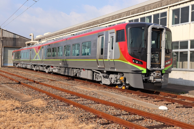 Jr四国 新型特急車両を公開 今秋から運行へ 日本経済新聞