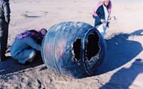 1993年に打ち上げられ宇宙ごみになった米国のデルタロケットの一部が2001年に燃え尽きずにサウジアラビアの砂漠に落下した=NASA提供