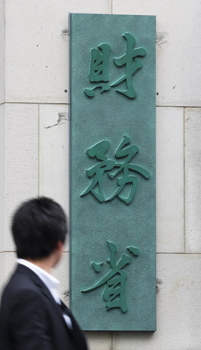 華麗なる一族 英国流首相の系譜 日本経済新聞 華麗なる一族 英国流首相の系譜 日本経済新聞