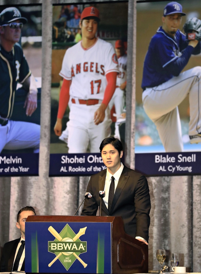 大谷選手 英語でスピーチ 全米野球記者協会の夕食会 日本経済新聞