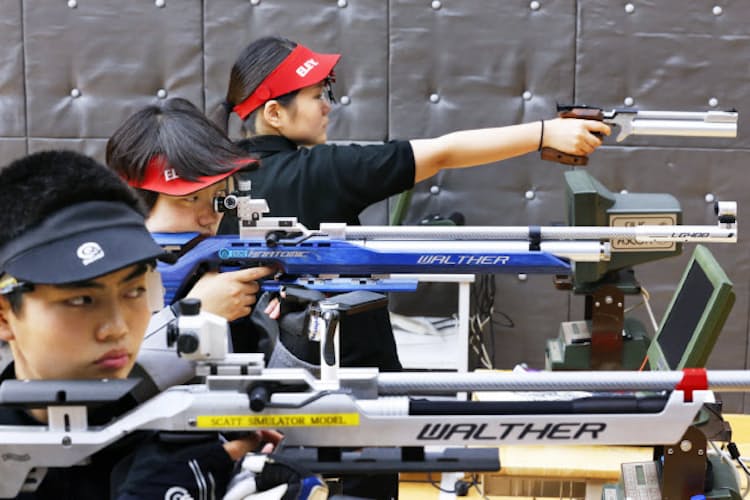 世界で人気の射撃 日本は規制の壁 まずビームで体験 Nikkei Style 世界で人気の射撃 日本は規制の壁 まずビームで体験 Nikkei Style