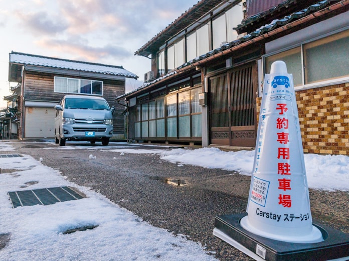 車中泊用に駐車場シェア カーステイが開始 日本経済新聞 車中泊用に駐車場シェア カーステイが開始 日本経済新聞