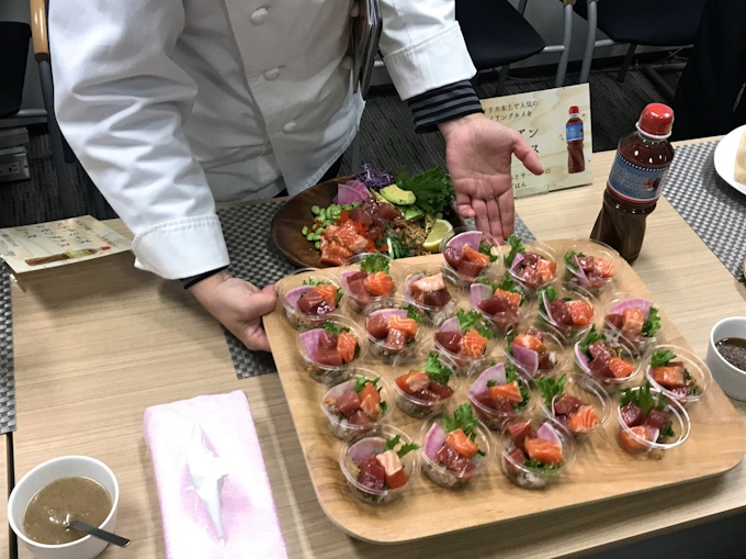 ハワイのポキ丼手軽に ケンコーマヨが外食店用ソース 日本経済新聞