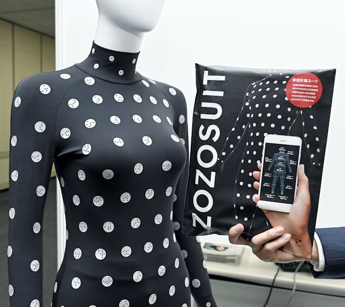 Zozo 営業利益予想を下方修正 スーツ配布効果出ず 日本経済新聞