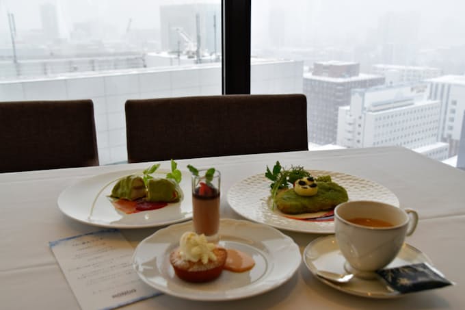 札幌市内のホテル 石屋製菓と組み 白い恋人ランチ 日本経済新聞