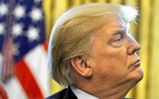 トランプ氏は中国に農業や製造業分野の市場開放を求めている(31日、ワシントン)=AP トランプ氏は中国に農業や製造業分野の市場開放を求めている(31日、ワシントン)=AP