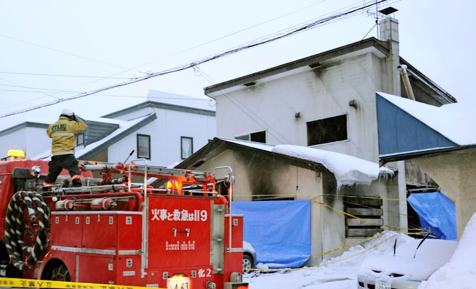 住宅火災相次ぎ 4人死亡 北海道小樽市 日本経済新聞