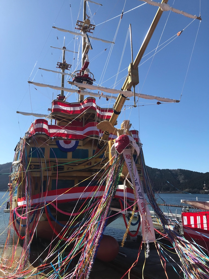 新海賊船 クイーン芦ノ湖 が進水 4月就航予定 日本経済新聞