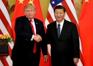 習氏はトランプ氏の訪越の機会をいかして首脳会談を探る(2017年11月、北京)=ロイター 習氏はトランプ氏の訪越の機会をいかして首脳会談を探る(2017年11月、北京)=ロイター