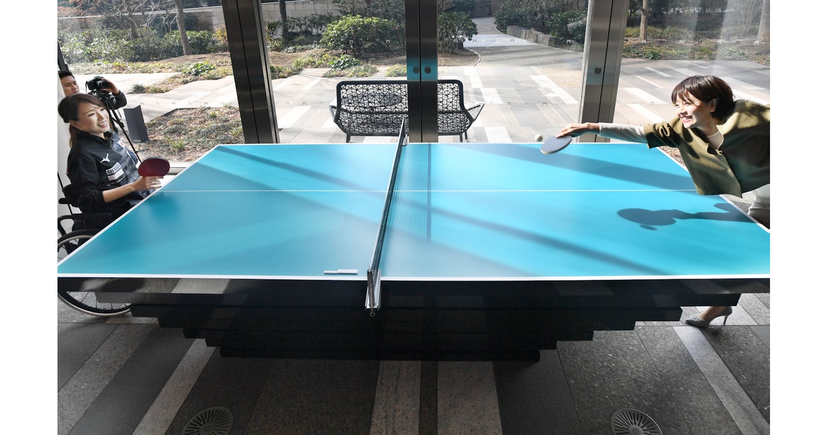 パラ卓球 ネットが遠い 選手の感覚で奥深さ体験 Nikkei Style パラ卓球 ネットが遠い 選手の感覚で奥深さ体験 Nikkei Style