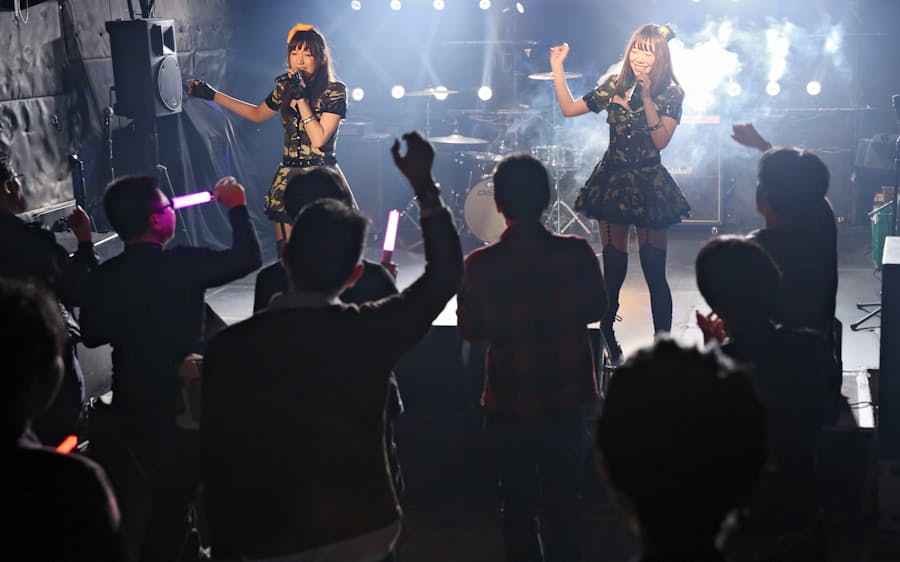 私はアイドル 地下の舞台で夢を育てて 日本経済新聞