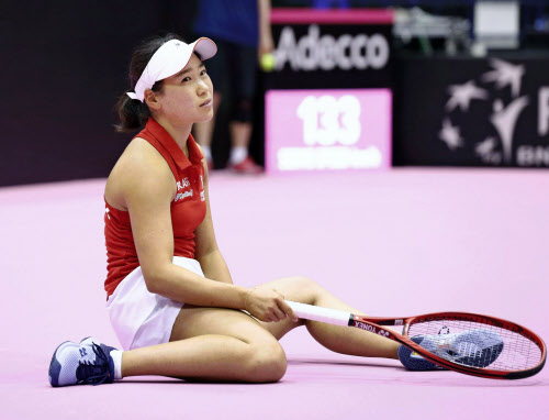日本女子 スペインに敗れる フェド杯テニス 日本経済新聞 日本女子 スペインに敗れる フェド杯テニス 日本経済新聞
