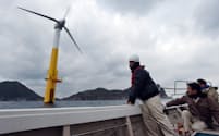 長崎県五島列島沖で実証実験が行われた浮体式の洋上風力発電