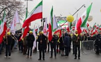 13日、国際会合の会場周辺ではイランの現体制を非難する抗議デモが起きた（ワルシャワ）