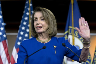 民主のペロシ下院議長(ワシントン)=AP 民主のペロシ下院議長(ワシントン)=AP