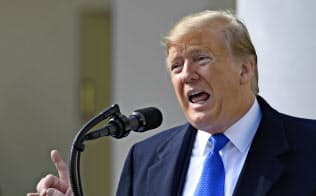 記者会見するトランプ米大統領(15日、ワシントン)=AP 記者会見するトランプ米大統領(15日、ワシントン)=AP