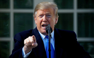 メキシコ国境の「壁」建設を巡り非常事態を宣言するトランプ大統領=ロイター メキシコ国境の「壁」建設を巡り非常事態を宣言するトランプ大統領=ロイター