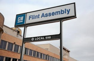 GMは原材料高と関税が収益悪化要因に(5日、米ミシガン州)=ロイター GMは原材料高と関税が収益悪化要因に(5日、米ミシガン州)=ロイター