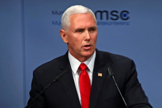 独ミュンヘンの安全保障会議で演説するペンス米副大統領=ロイター 独ミュンヘンの安全保障会議で演説するペンス米副大統領=ロイター