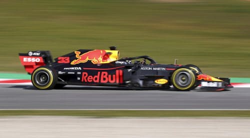 レッドブル ホンダ 初日4番手 F1合同テスト 写真 ロイター 日本経済新聞