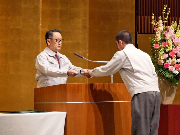 トヨタ工業学園が卒業式 豊田社長 現場のリーダーに 日本経済新聞 トヨタ工業学園が卒業式 豊田社長 現場のリーダーに 日本経済新聞