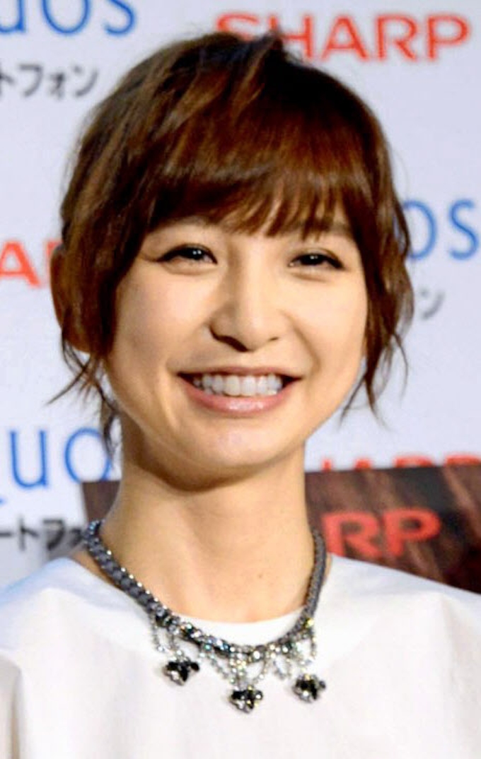 元akb48 篠田麻里子さんが結婚 日本経済新聞