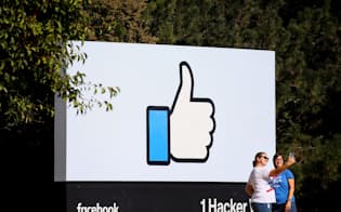 フェイスブックに個人情報保護の徹底を求める声が高まっている（米カリフォルニア州の同社本社）=ロイター