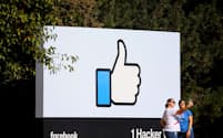 フェイスブックに個人情報保護の徹底を求める声が高まっている（米カリフォルニア州の同社本社）=ロイター