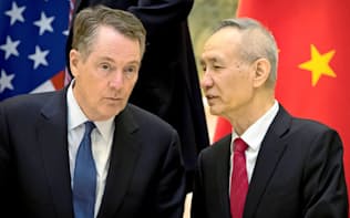 ライトハイザーUSTR代表（左）と劉鶴・中国副首相は、貿易問題を巡り詰めの協議に入る=ロイター