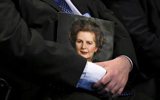 英国の自動車産業はサッチャー元首相が熱心に誘致した外国の自動車メーカーによってよみがえった=ロイター 英国の自動車産業はサッチャー元首相が熱心に誘致した外国の自動車メーカーによってよみがえった=ロイター