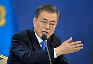 韓国の文在寅(ムン・ジェイン)大統領=ロイター 韓国の文在寅(ムン・ジェイン)大統領=ロイター