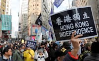 香港では市民の抗議が聞き入れられることは少なく、社会の閉塞感が高まっている=ロイター