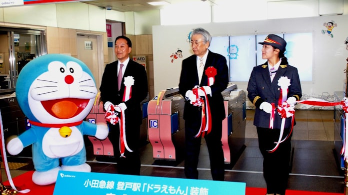小田急登戸駅 ドラえもん が出迎え キャラで装飾 日本経済新聞
