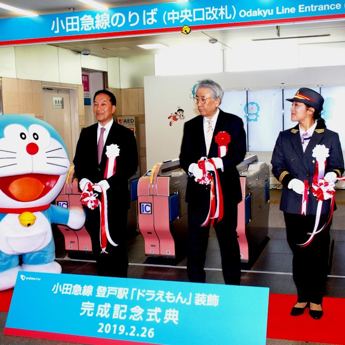 小田急登戸駅 ドラえもん が出迎え キャラで装飾 日本経済新聞 小田急登戸駅 ドラえもん が出迎え キャラで装飾 日本経済新聞