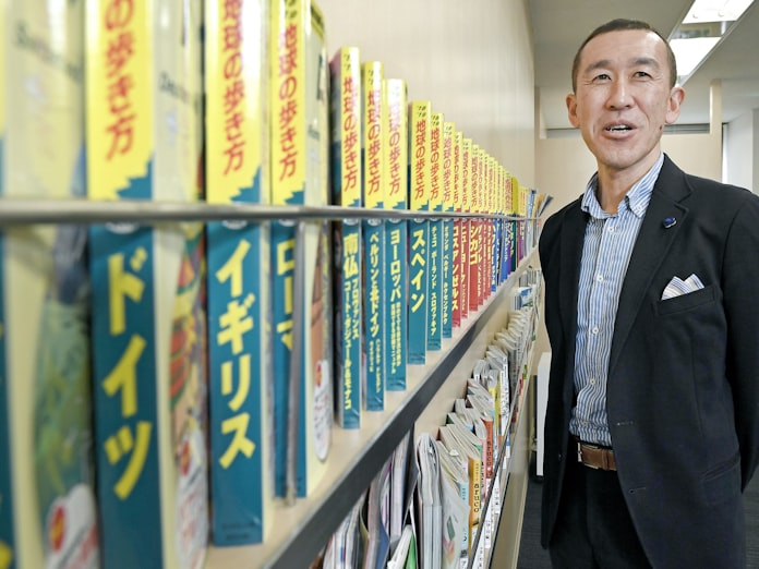 100均 ユニクロが変えた 地球の歩き方 日本経済新聞