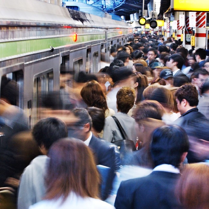 時間帯別運賃 是非検討へ 満員電車対策で東京都 日本経済新聞 時間帯別運賃 是非検討へ 満員電車対策で東京都 日本経済新聞
