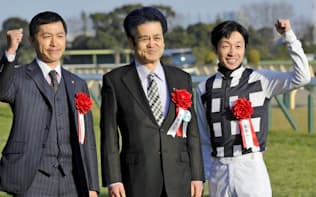 武豊(右)はフェブラリーSで早くもG1を勝った（17日、東京競馬場）=共同
