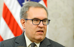 米環境保護局長官となったアンドリュー・ウィーラー氏=ロイター 米環境保護局長官となったアンドリュー・ウィーラー氏=ロイター
