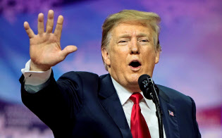 トランプ氏は同盟国防衛の費用を過大とみる=ロイター・共同 トランプ氏は同盟国防衛の費用を過大とみる=ロイター・共同