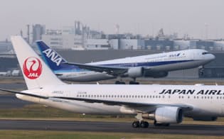 JALは国際線の輸送能力でANAに引き離されている（羽田空港）
