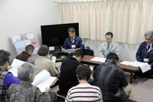 北海道厚真町で開かれた仮設住宅の入居者と町との意見交換会(6日午前)=共同 北海道厚真町で開かれた仮設住宅の入居者と町との意見交換会(6日午前)=共同