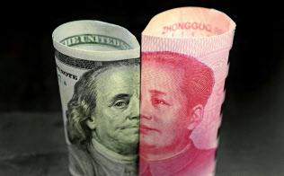 米国の貿易赤字は、全体の半分弱を占める対中国が2年連続で過去最大となった 米国の貿易赤字は、全体の半分弱を占める対中国が2年連続で過去最大となった