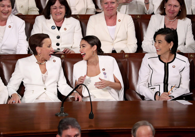 ファッションの政治力に脚光 米女性議員ら積極活用 日本経済新聞