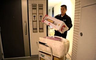 PickGoの引っ越しでは依頼者の玄関先まで荷物を運ぶ（東京都目黒区）