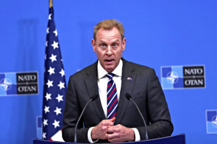 シャナハン国防長官代行らはトルコのロシア接近を懸念している(2月中旬、ブリュッセル)=AP シャナハン国防長官代行らはトルコのロシア接近を懸念している(2月中旬、ブリュッセル)=AP